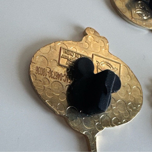 DISNEY THE INCREDIBLES OVAL  SPLENDID PINS SET LANYARD PIN  SET OF 5 2018 - Picture 9 of 10